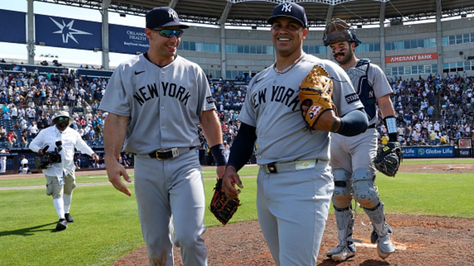 New York Yankees manager Aaron Boone gives major injury update on 35-year-old star pitcher Paul Goldschmidt and Fernando Cruz in the frame