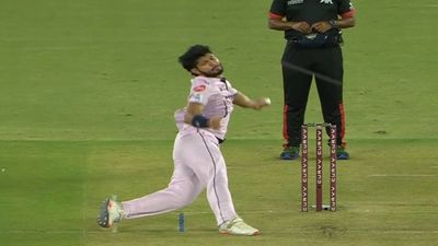 WATCH: GT pacer slips twice in same over during his run-up in clash vs LSG, taken off the field to give his team massive injury scare SportsTak