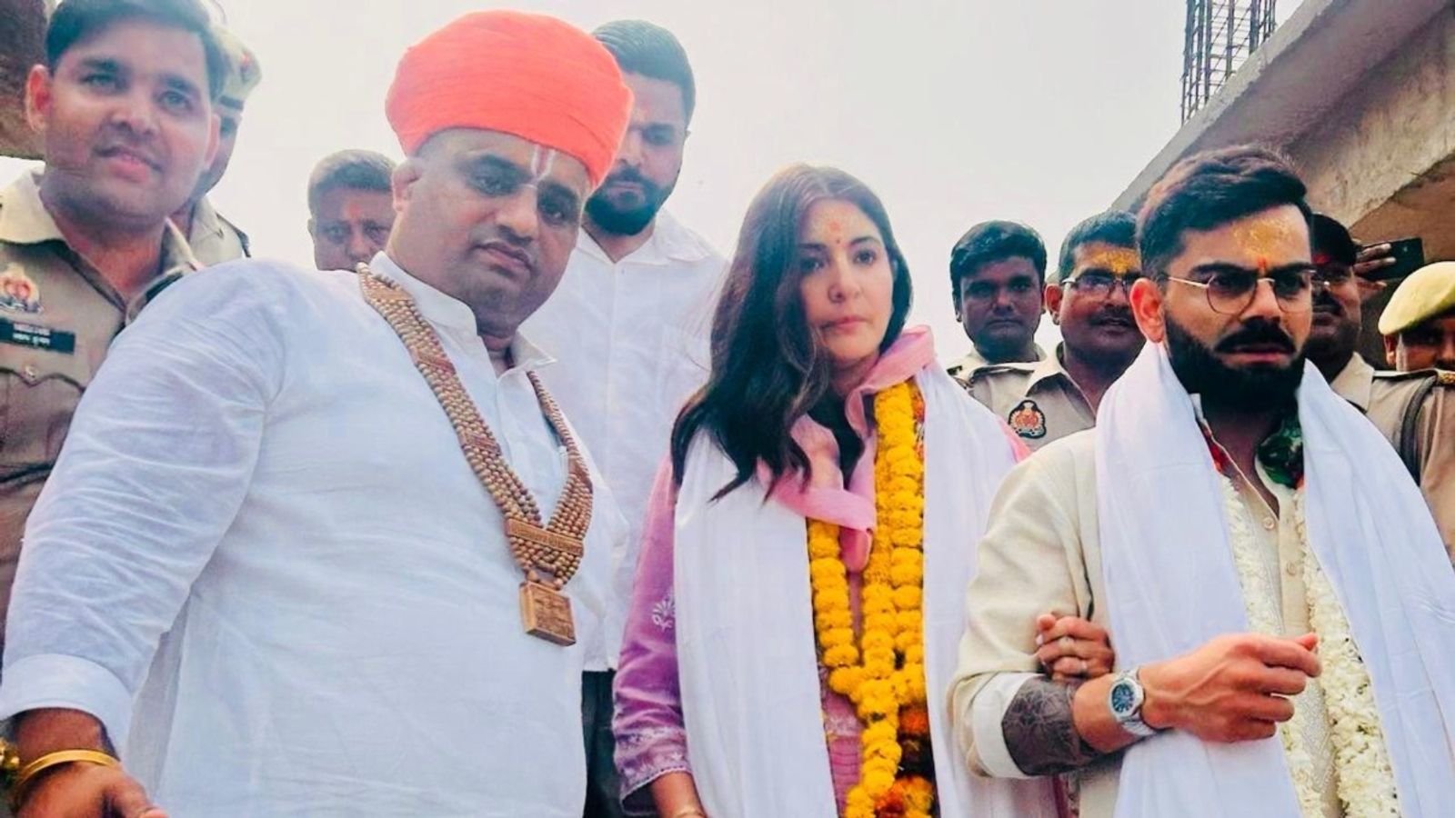 WATCH: Virat Kohli, Anushka Sharma seek blessings at Ayodhya's Ram Mandir, Hanuman Garhi ahead of RCB's IPL 2025 clash against LSG WATCH: Virat Kohli, Anushka Sharma seek blessings at Ayodhya's Ram Mandir, Hanuman Garhi ahead of RCB's IPL 2025 clash against LSG