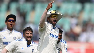 'He is very good player, but...': Ex-England spinner's shocking remarks over Shreyas Iyer's exclusion from Shubman Gill-led India's Test squad ndia fielder Shreyas Iyer celebrates with team mates after running out England captain Ben Stokes with a direct throw and given out