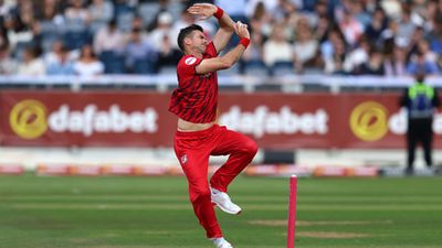 42-year-old James Anderson returns to T20 cricket after 11 years, takes 3 wickets for 17 as Lancashire win last-ball thriller; watch viral video James Anderson
