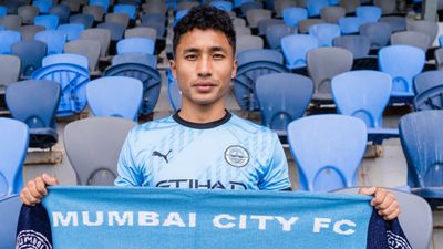 Mumbai City sign Lalnuntluanga Bawitlung ahead of 2025-2026 campaign Mumbai City have confirmed the signing of Lalnuntluanga Bawitlung.