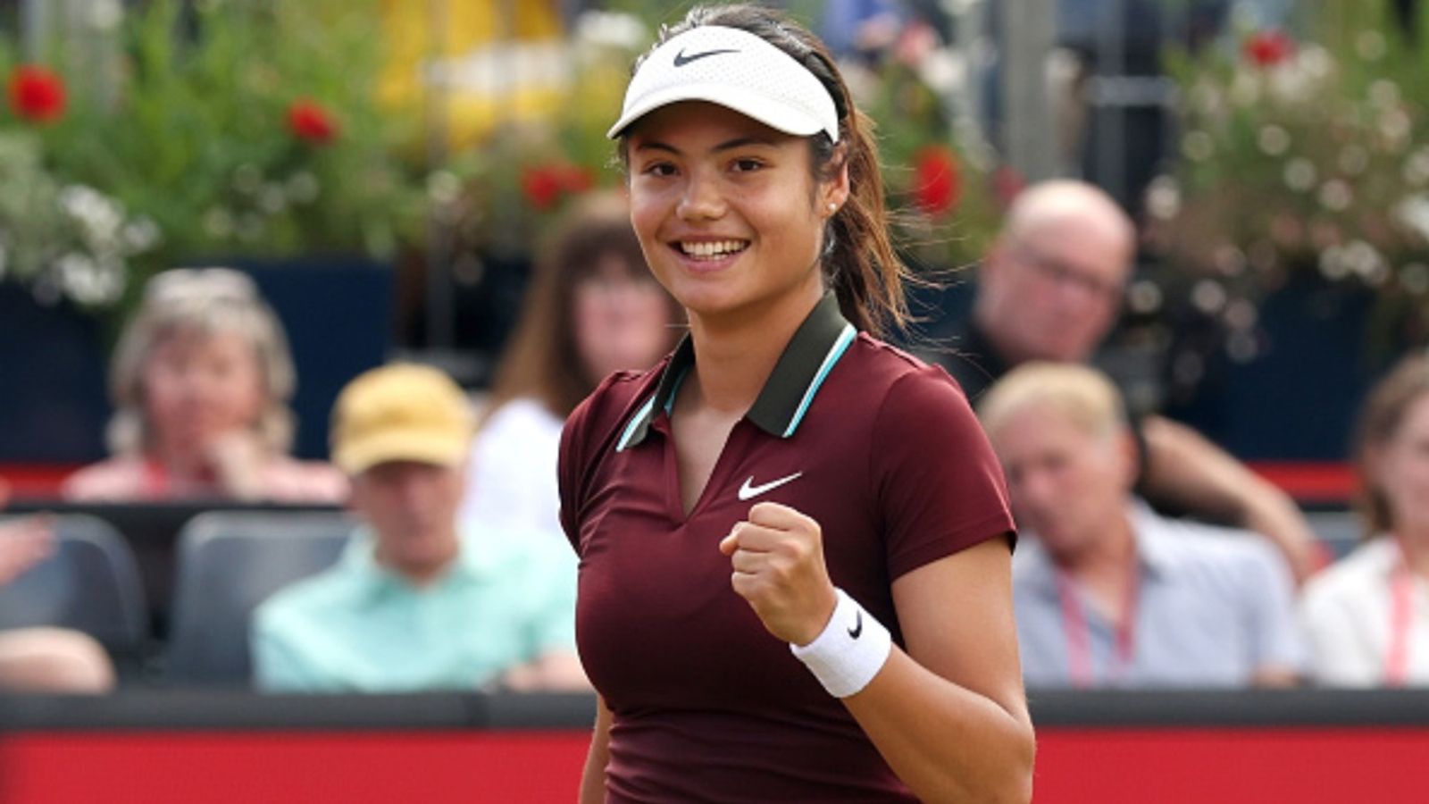 Fresh off a heartbreaking French Open campaign, Emma Raducanu receives a major good news Emma Raducanu during HSBC Championship (Image via Getty)