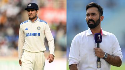 'He is walking into the lion's den': Dinesh Karthik's stern warning for Shubman Gill ahead of England Tests goes viral, WATCH VIDEO Shubman Gill and Dinesh Karthik