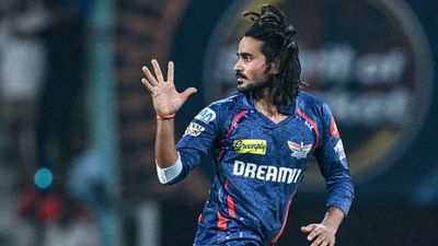 'Nonsense...': Ex-India star brutally criticizes BCCI for fining Digvesh Rathi over 'notebook celebration' in IPL 2025 SportsTak