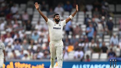 'Others need to push...': Dinesh Karthik blasts Team India for relying too much on Jasprit Bumrah SportsTak