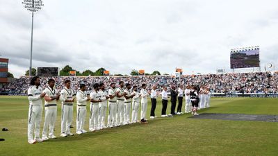 Why India and England players wearing black arm bands on Day 3 of India vs England 1st Test at Headingley? India and England are wearing black armbands to pay their respects to former England Cricketer, David 'Syd' Lawrence, who has sadly passed away.