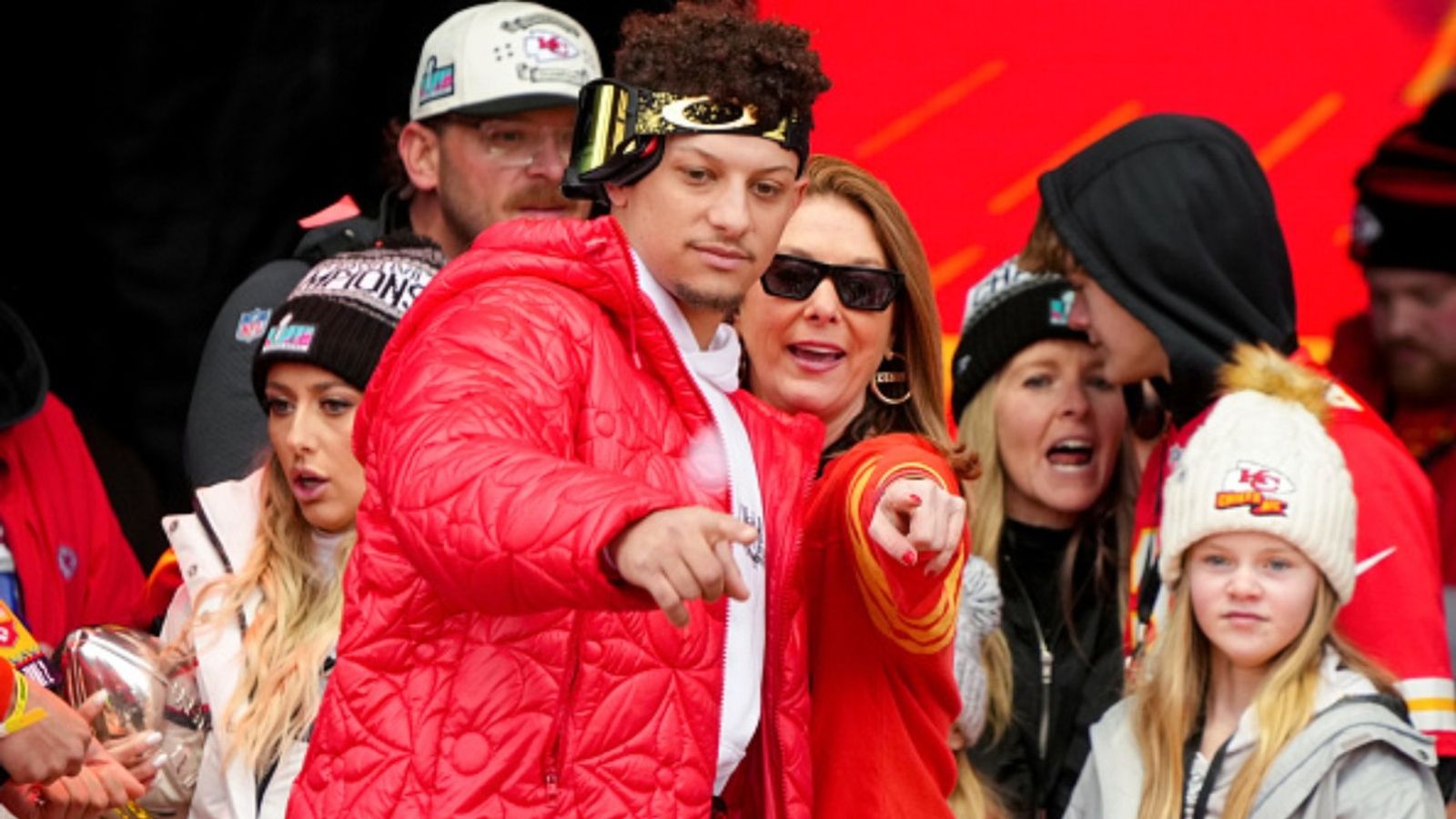 Patrick Mahomes' mother Randi shares heart-wrenching news, calls for prayers: "A large tumor was found"