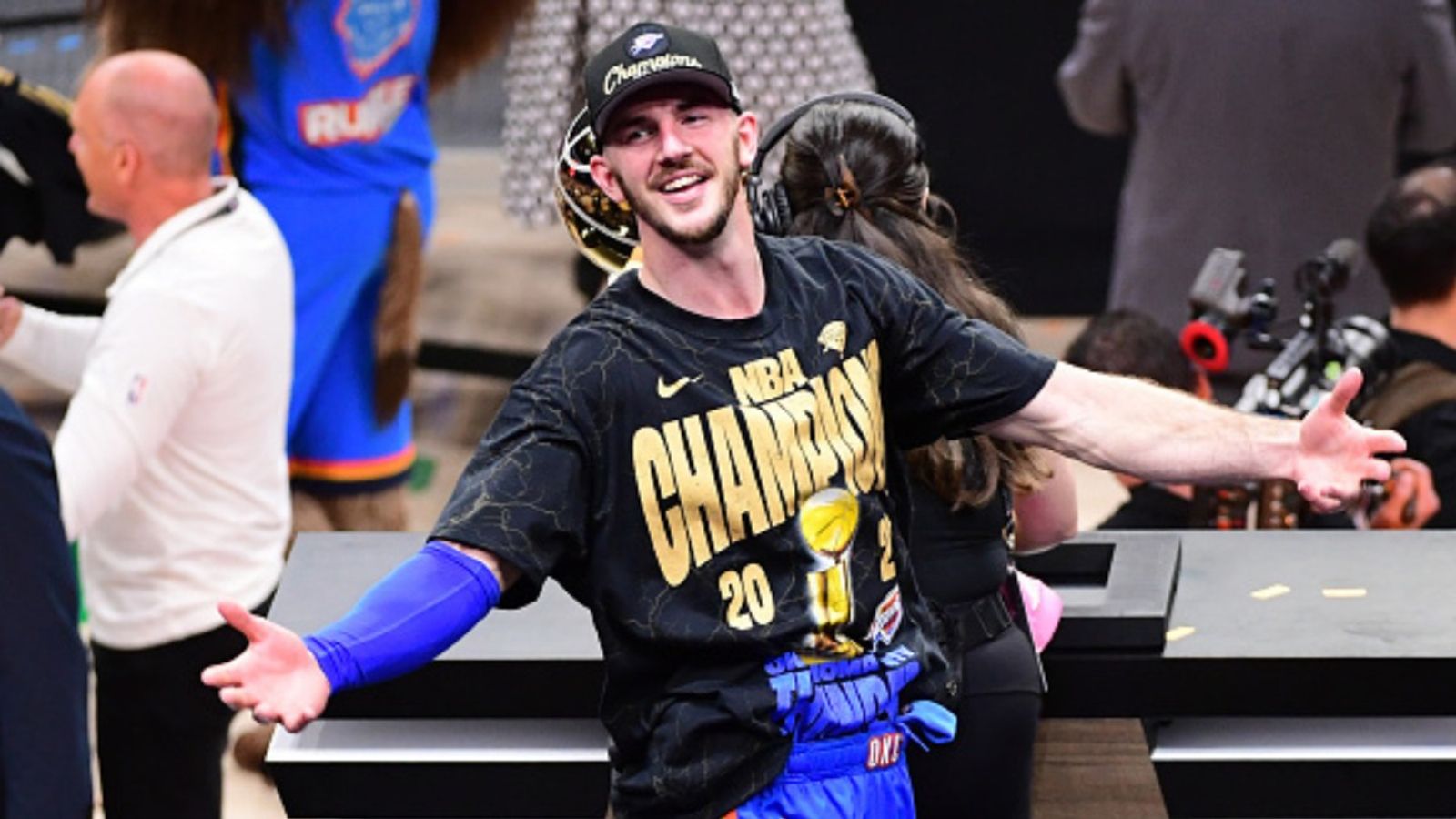 Alex Caruso takes subtle jab at Bubble Ring, says 'Now I got a real one...' Alex Caruso in the frame