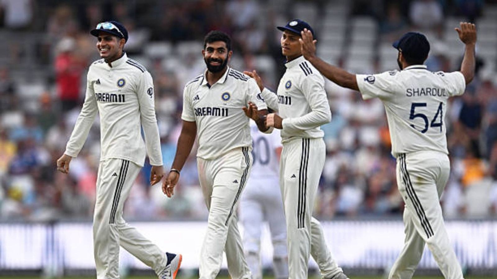 Had they held their catches...': Ravi Shastri brutally criticizes Team India for poor fielding display in Headingley Test - SportsTak