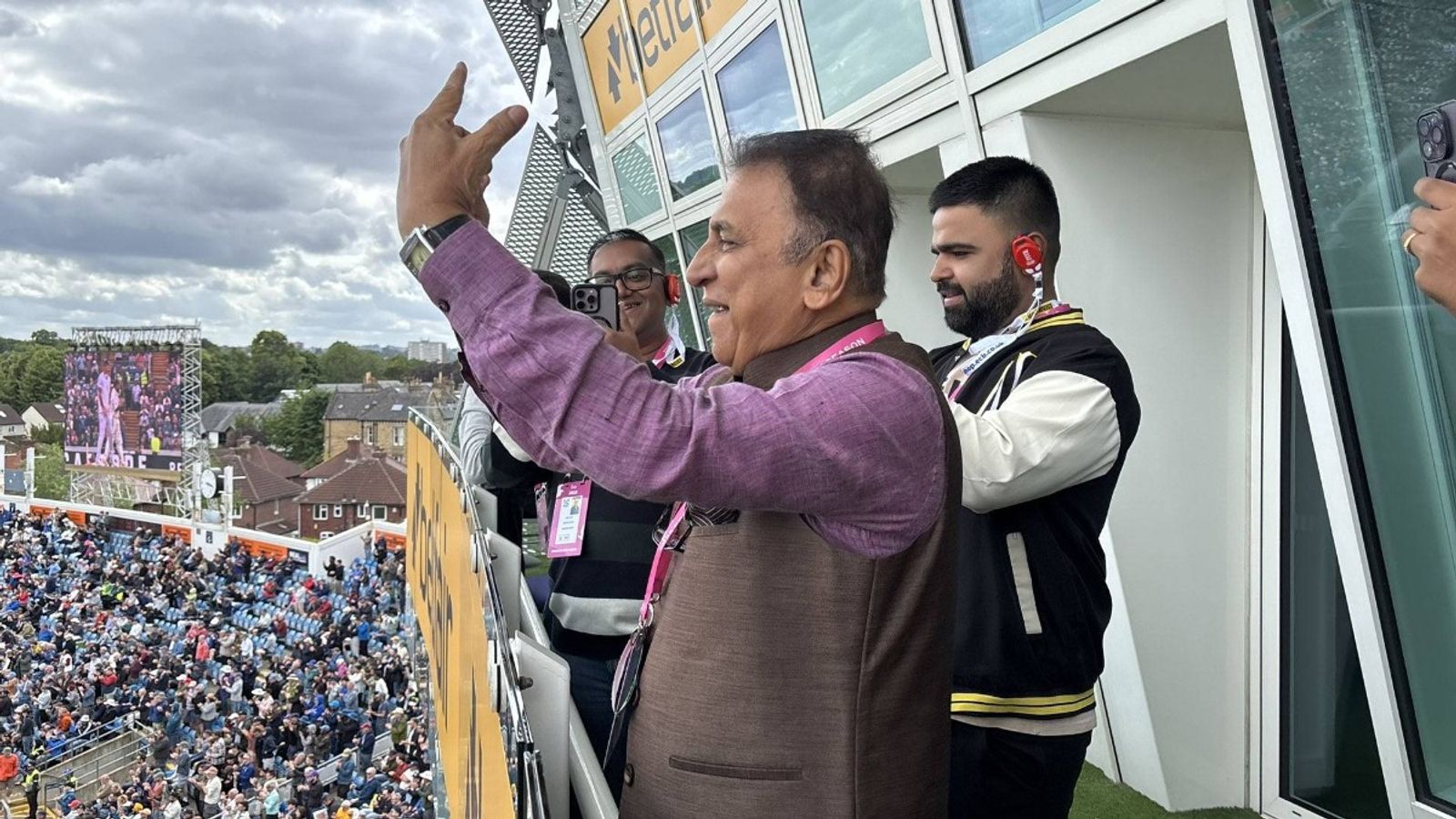 'I was looking to do the backstand...': Sunil Gavaskar makes stunning revelation following Rishabh Pant's ton on Day 4 of Headingley Test Sunil Gavaskar in this frame
