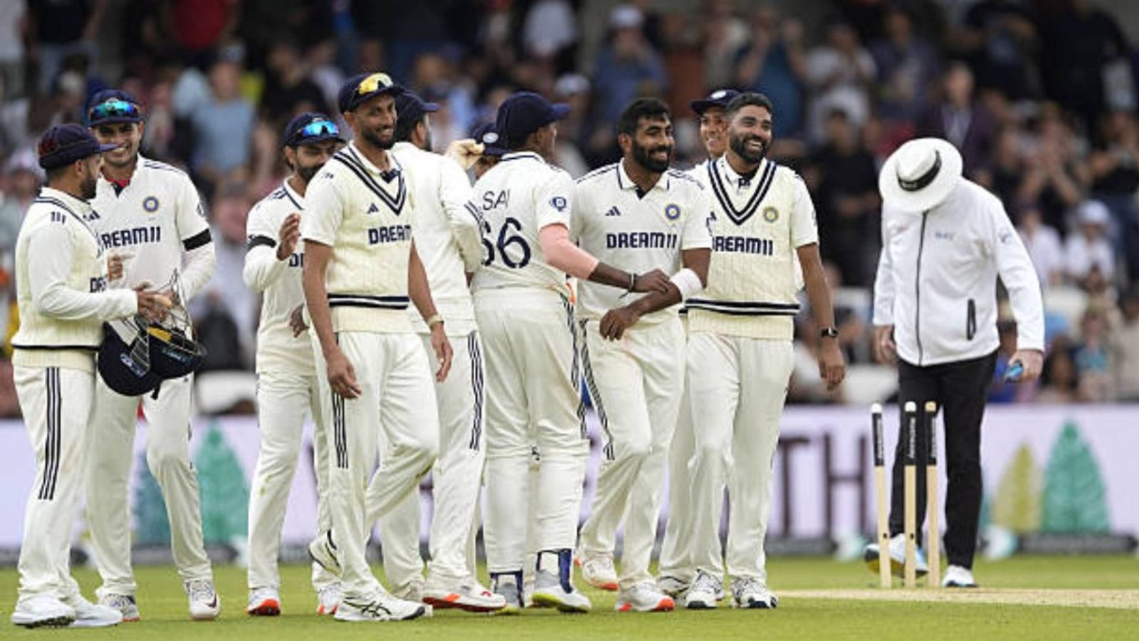 'They only need to...': England great picks Shubman Gill & Co. as 'favourites' ahead of Day 5 of first Test at Headingley Indian cricket team in this frame