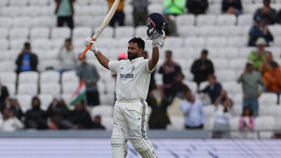 'He's always...': Ex-England captain left 'disappointed' with Rishabh Pant despite twin tons in Headingley Test SportsTak