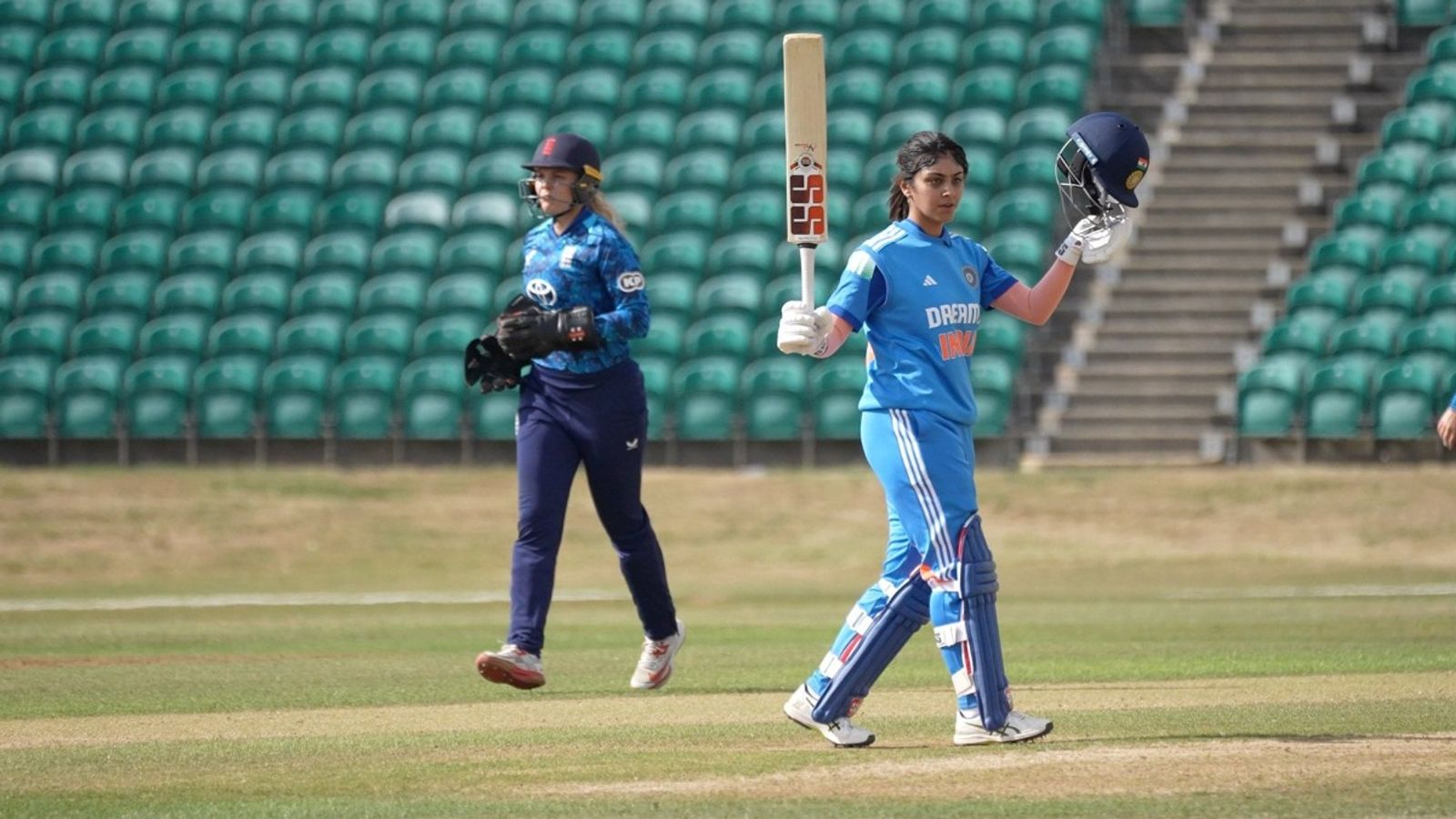 Another century on England soil in vain! Harleen Deol's 91-ball 100, Harmanpreet Kaur's fifty not enough to chase down 354 as designated finishers fail Harleen Deol celebrates her century in the warm-up game in England.