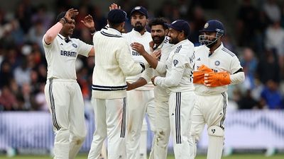 'I could not believe how poorly he bowled': Not Mohammed Siraj, Mark Butcher brutally slams this India veteran for sloppy bowling in Headingley Test Ravindra Jadeja (C) celebrates with his teammates in this frame