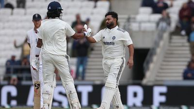 'There were too many captains...': Ex-India spinner alleges KL Rahul and Rishabh Pant for 'complicating things' during Headingley Test India's Rishabh Pant celebrates his second hundred with KL Rahul during day four of the First Rothesay Test match between England and India at Headingley Cricket Ground in Leeds, England, on September 22, 2025.