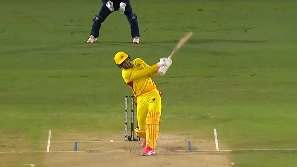 Given just 1 chance by Delhi Capitals, South Africa batter smashes 5 sixes from 9 balls in 5-over game as Texas Super Kings beat Washington Freedom by 43 runs Texas Super Kings' Donovan Ferreira hits a six off Mitchell Owen.