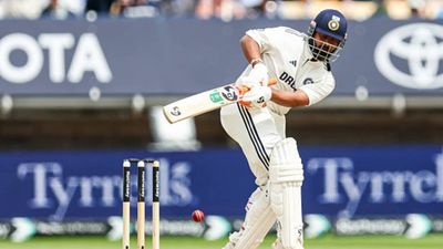 'He is not Adam Gilchrist...': India great's blunt 'standards' verdict on Rishabh Pant ahead of Lord's Test SportsTak