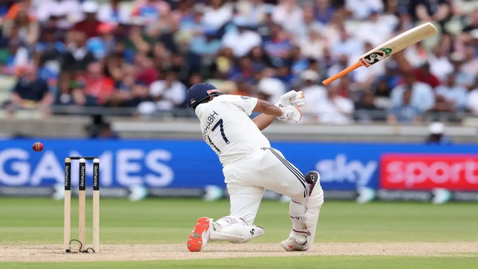 'Don't think about that, not to throw away my bat...': Rishabh Pant explains how he loses grip while batting, WATCH Video Rishabh Pant throwing bat during Edgbaston Test