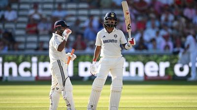 IND vs ENG, 3rd Test: KL Rahul, Rishabh Pant bail out India from early jitters as visitors end Day 2 at 145/3 in reply to England's 387 India's KL Rahul (R) and Rishabh Pant in frame