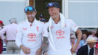 'You can't just keep asking and wasting time and slowing the game down': Joe Root slams Shubman Gill's India for ball-change controversy Joe Root and Brydon Carse