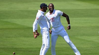 India vs England Lord's Test: Massive blow for England, star bowler leaves field midway after getting an injury while attempting a catch England bowler Jofra Archer celebrates the wicket of Jaiswal with Shoaib Bashir during day two of the Third Test Match between England and India at Lord's Cricket Ground