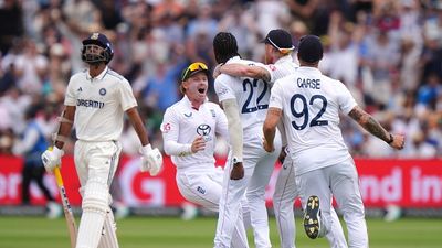 India vs England 3rd Test: England cricket brutally trolls Washington Sundar after spinner's four-ball duck in Lord's Test England's Jofra Archer (centre) celebrates taking the wicket of India's Washington Sundar (left), caught and bowled during day five of the Third Rothesay Men's Test at Lord's, London.