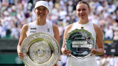 Iga Swiatek responds to whether she considered giving a game to Amanda Anisimova during Wimbledon final Iga Swiatek responds to whether she considered giving a game to Amanda Anisimova during Wimbledon final