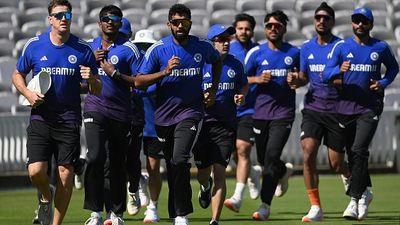 Star pacer gives Team India massive injury scare ahead of crucial fourth Test against England, taken to the doctor Team India players along with India's bowling coach Morne Morkel (L) during a practice session