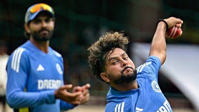 India vs England 4th Test: India's WTC final 2023 hero wants Kuldeep Yadav in Shubman Gill-led side's playing XI for Manchester Test India's Kuldeep Yadav (R) bowls during a practice session ahead of their first Test cricket match against New Zealand at the M Chinnaswamy Stadium in Bengaluru on October 14, 2024.