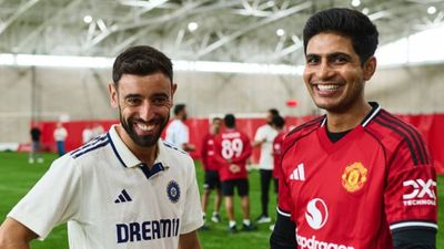 'The mindset that you play with...': Shubman Gill reveals chat with Manchester United's Bruno Fernandes SportsTak