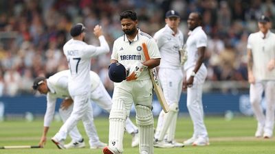 India vs England 4th Test: LSG's four-word social media post for Rishabh Pant goes viral after wicketkeeper batter arrives to bat despite toe fracture India's Rishabh Pant leaves the field after getting out on day two of the fourth cricket test match between England and India at Old Trafford, in Manchester, north England, on July 24, 2025.