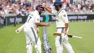 'There were quite a few efforts from the medical team...': Shardul Thakur's massive revelation on how Rishabh Pant came to bat with broken toe India's Rishabh Pant (L) comes on to resume his innings after going off injured the previous day as India's Shardul Thakur (R) leaves the field dismissed on day two of the fourth cricket test match between England and India at Old Trafford, in Manchester