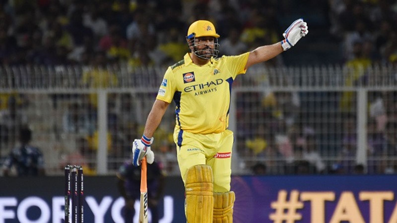'He's not the same person he was...': CSK legend's huge take on people wanting MS Dhoni to retire from IPL 'He's not the same person he was...': CSK legend's huge take on people wanting MS Dhoni to retire from IPL