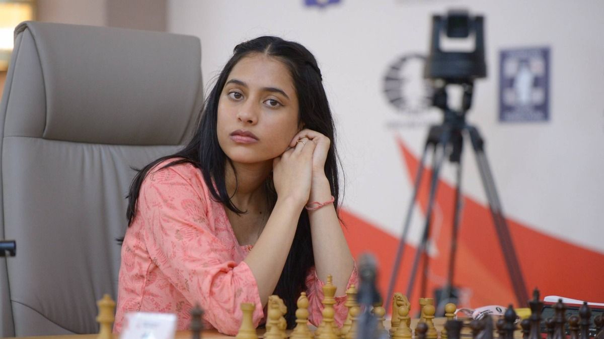 Big news: Divya Deshmukh crowned new champion after defeating Koneru Humpy in Women's Chess World Cup final SportsTak