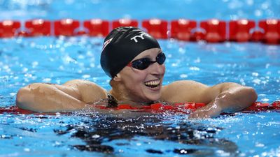 Katie Ledecky clinches seventh straight 800m freestyle world title with record-breaking swim Katie Ledecky clinches seventh straight 800m freestyle world title with record-breaking swim