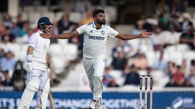 'The sort of bloke every captain loves...': Nasser Hussain lavishes praise on Mohammed Siraj, compares him to England great SportsTak