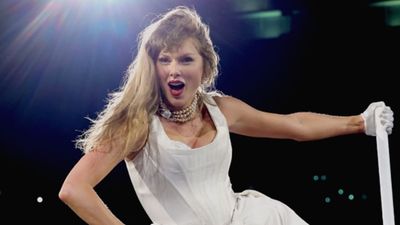Taylor Swift makes another splash as a timeless masterpiece suddenly surges 6,000% after surprise TV moment Taylor Swift makes another splash as a timeless masterpiece suddenly surges 6,000% after surprise TV moment