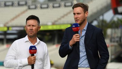 'Felt a lazy decision to call it off': Stuart Board lashes out at match officials for ending Day 4's play early Ricky Ponting, Stuart Broad