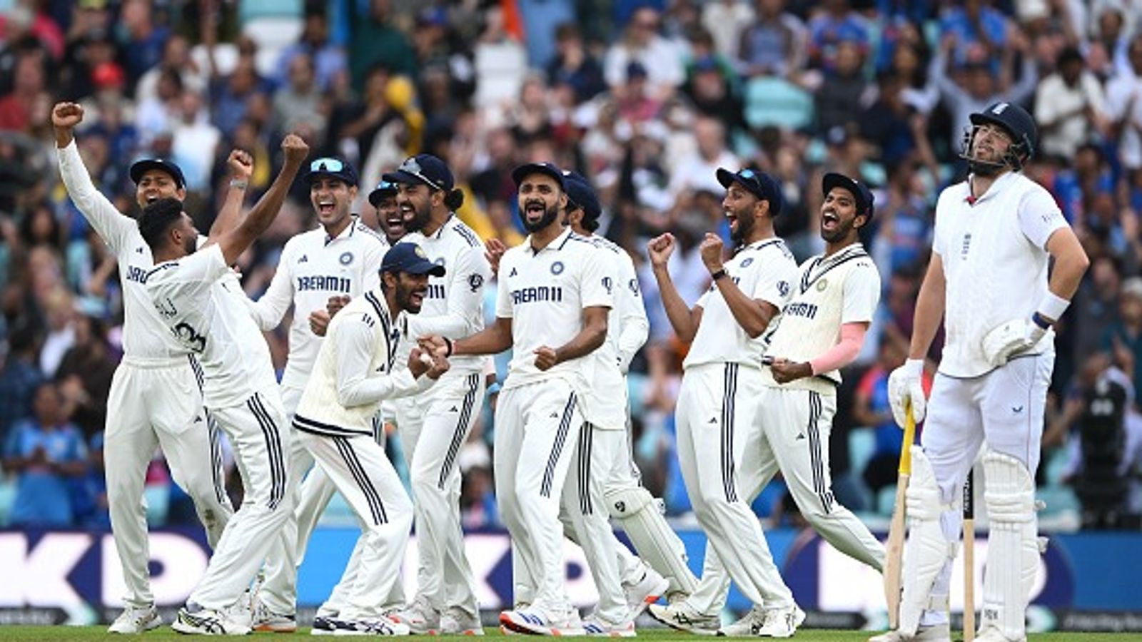'Test cricket doesn’t get better than this...': Sachin Tendulkar to Sourav Ganguly, cricketing fraternity lauds Shubman Gill-led side after Mohammed Siraj's heroics in 5th Test India bowler Mohammed Siraj (l) and team mates celebrate the wicket of Jamie Overton after a review during day five of the Fifth Test Match between England and India at The Kia Oval on August 04, 2025 in London, England
