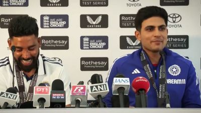 'Jab tak maine Dhruv Ko bola ye...': Shubman Gill reveals funny side of why Jurel didn't take one glove off to run out Chris Woakes Mohammed Siraj,. Shubman Gill