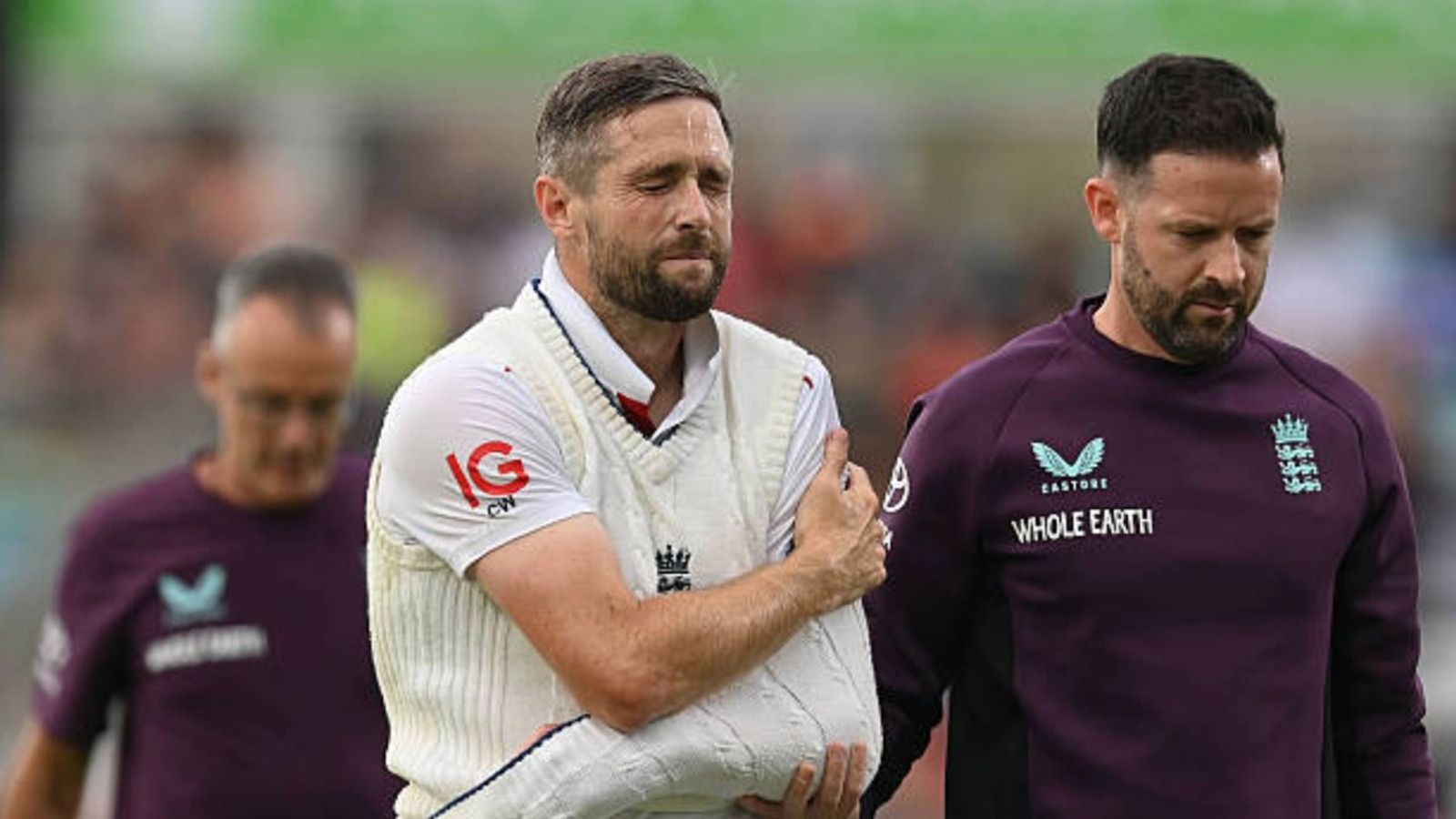 'It was a horrible place to be...': Chris Woakes opens up on sustaining serious shoulder injury against India in Oval Test Chris Woakes of England is assisted from the field after an injury by physiotherapist Ben Davies during the first day of the fifth Rothesay Test Match between England and India at The Kia Oval