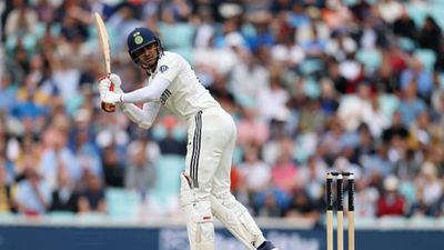 'He was almost lazy in...': Ex-England star's blunt verdict on Shubman Gill's batting display in Anderson-Tendulkar Trophy SportsTak