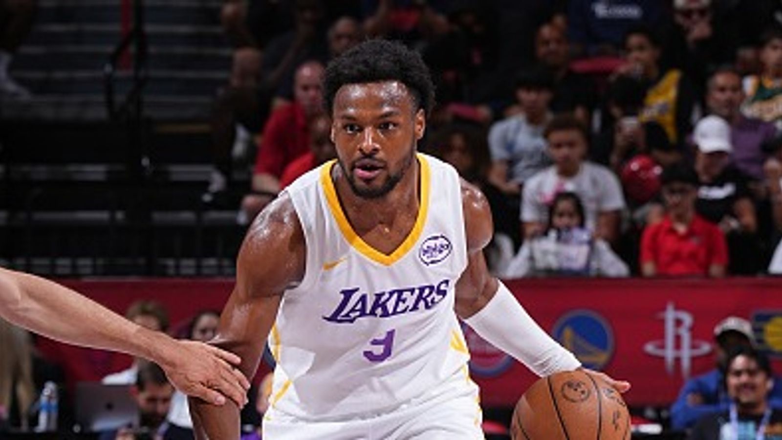 Bronny James shares romantic anniversary dinner picture with girlfriend Parker Whitfield Bronny James shares romantic anniversary dinner picture with girlfriend Parker Whitfield