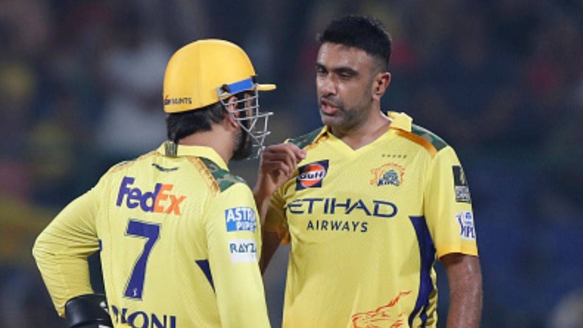 Ravichandran Ashwin, MS Dhoni