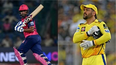 'Chennai don’t believe in…': R Ashwin reveals the biggest roadblock in Sanju Samson-CSK link-up amidst trade rumours RR's Sanju Samson (L) and CSK's MS Dhoni in frame