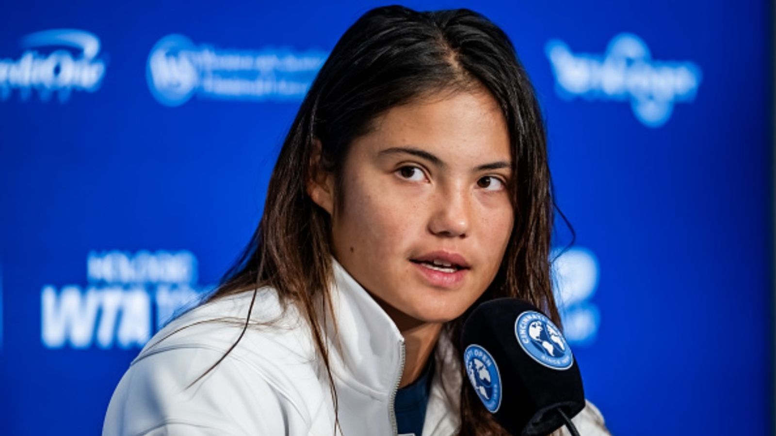 Emma Raducanu shuts down dating questions in heated exchange with reporter: "That was terrible" Emma Raducanu in the frame (Image via Getty)