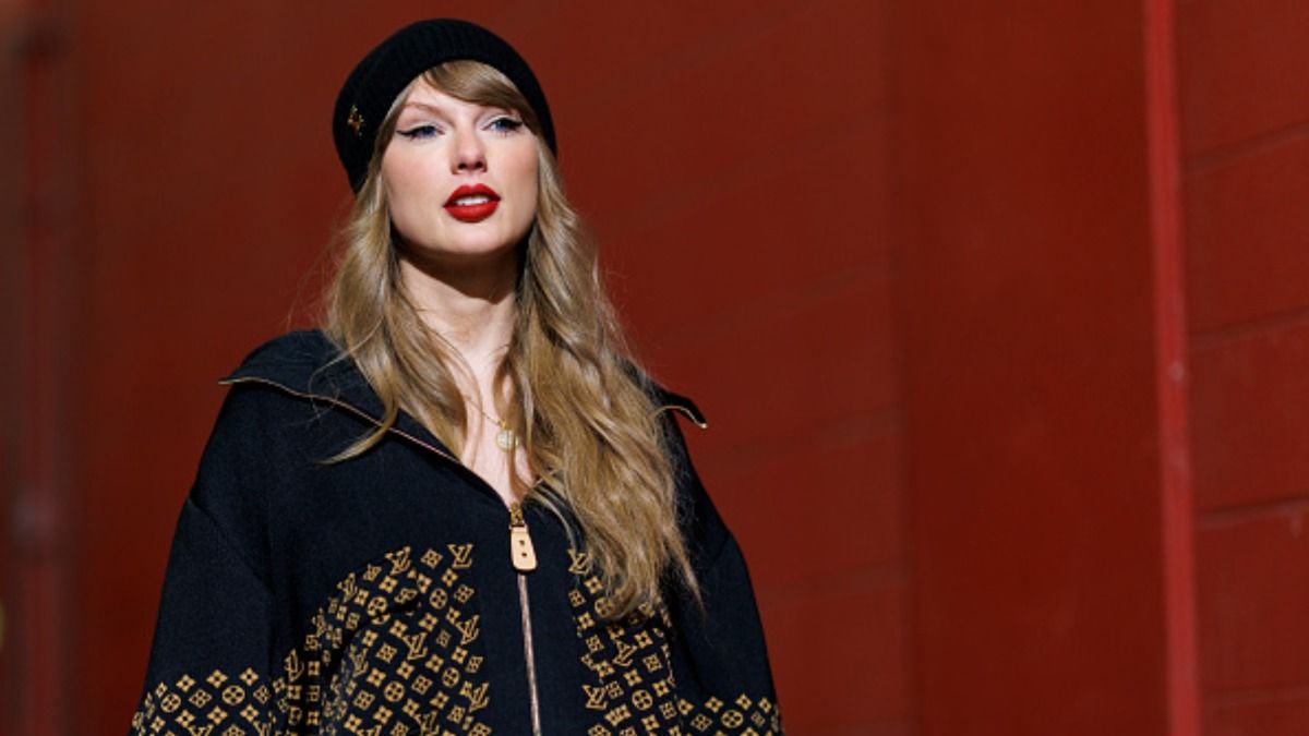 Taylor Swift’s surprise moment on New Heights podcast leaves a Kelce family member stunned