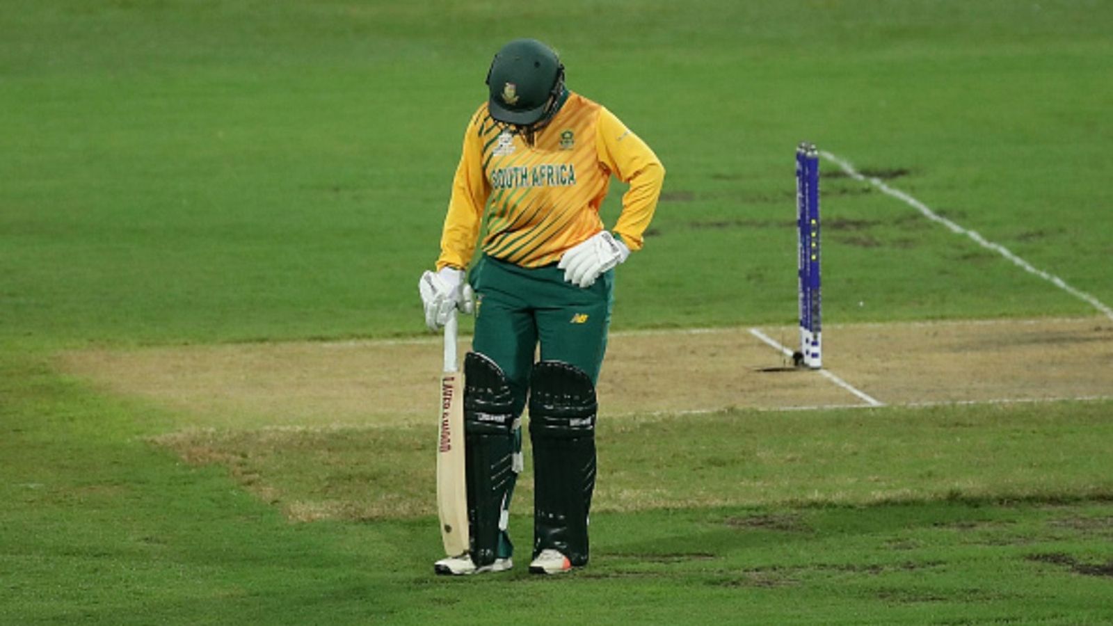 Former South Africa captain takes U-turn on retirement ahead of ODI World Cup 2025, says 'I sincerely apologise to...' Dane Van Niekerk of South Africa looks dejected after the wicket of Lizelle Lee of South Africa during the ICC Women's T20 Cricket World Cup Semi Final match against Australia at Sydney Cricket Ground on March 05, 2020 in Sydney, Australia.