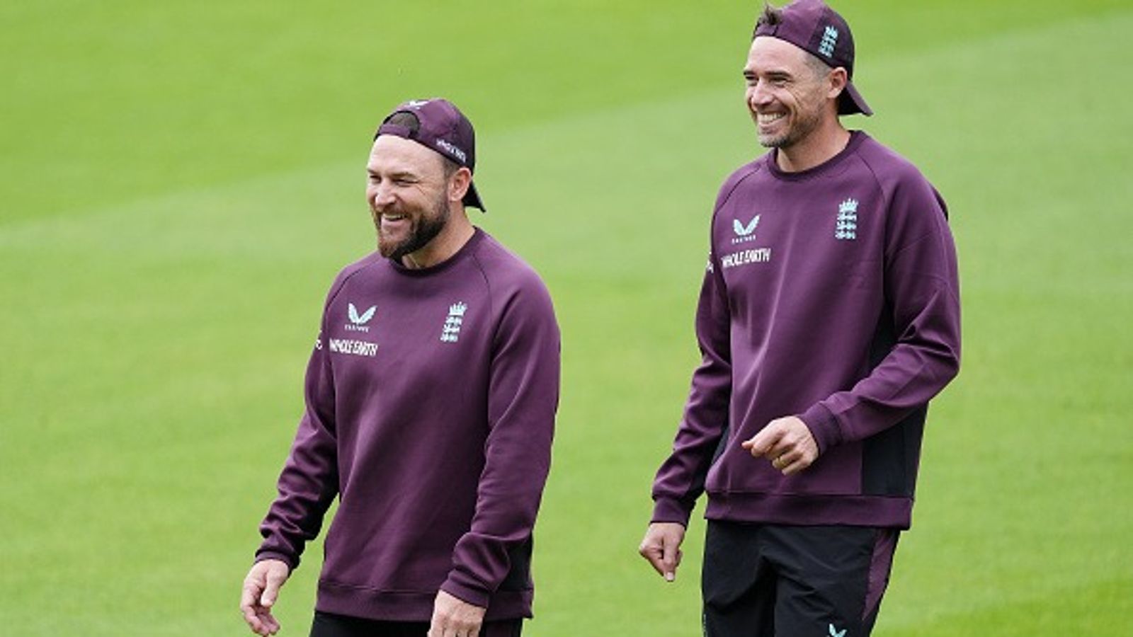 England's bowling coach to leave Ashes series midway through for ILT20, Andrew Flintoff in line to take up the mantle England head coach Brendon McCullum (left) and bowling coach Tim Southee in this frame